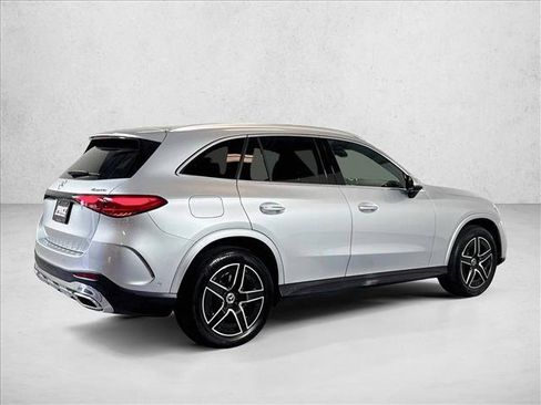 Used 2025 Mercedes-Benz GLC 350e 4MATIC image 5