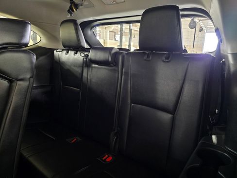 Used 2023 Toyota Highlander XLE FWD image 14