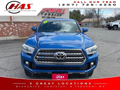 Used 2017 Toyota Tacoma TRD Off-Road w/ Premium & Technology Package AWD/4WD image 9
