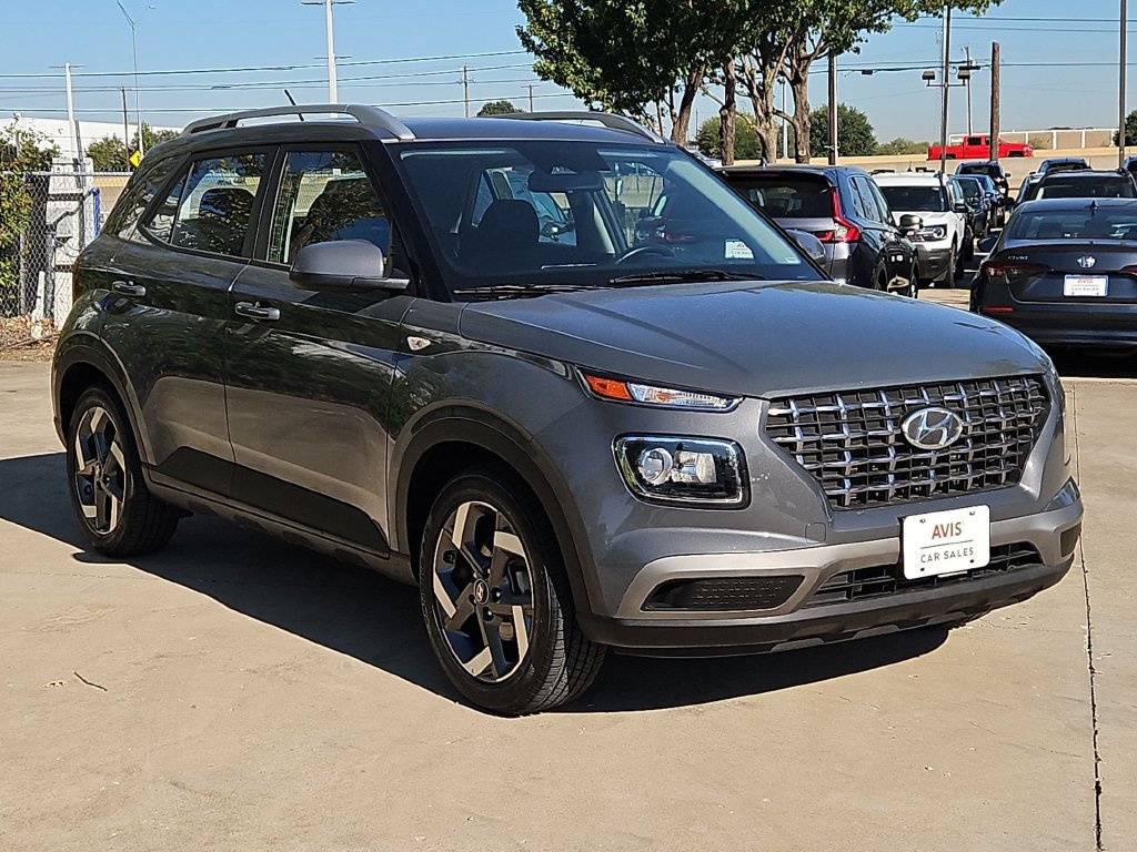 Used 2025 Hyundai Venue SEL FWD image 3