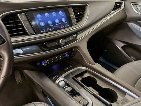 Used 2024 Buick Enclave Premium image 26