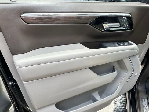 Used 2025 Chevrolet Tahoe Z71 w/ Comfort Package AWD/4WD image 27