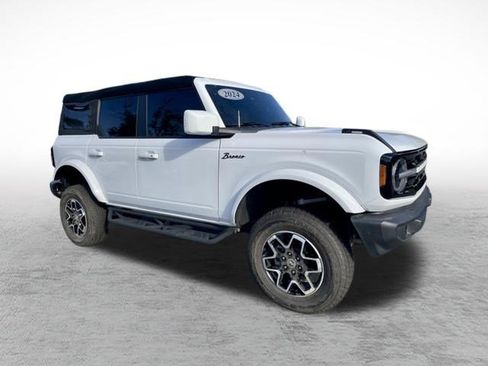 Used 2024 Ford Bronco Outer Banks AWD/4WD image 3