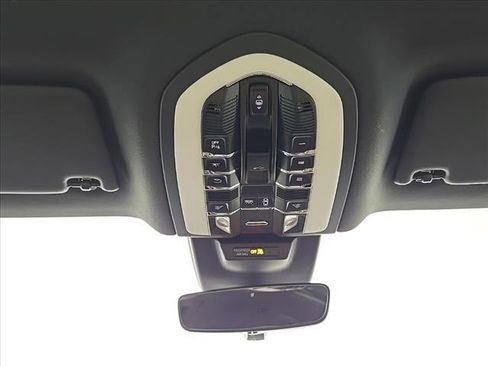 Certified 2025 Porsche Macan image 24