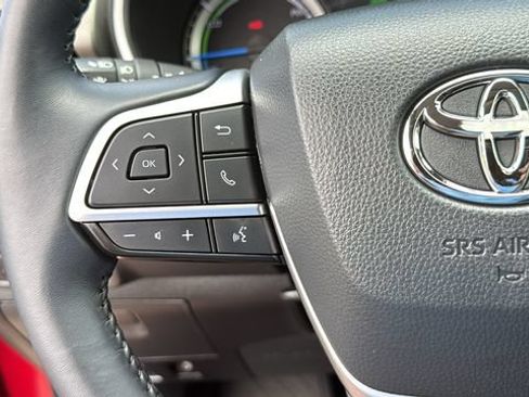 Certified 2024 Toyota Highlander XLE AWD/4WD image 12