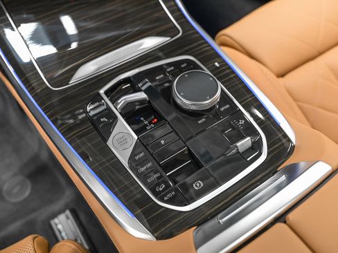 Used 2024 BMW X7 xDrive40i w/ Premium Package image 23