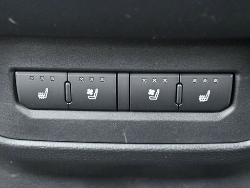 Used 2023 Toyota Tundra Platinum image 34