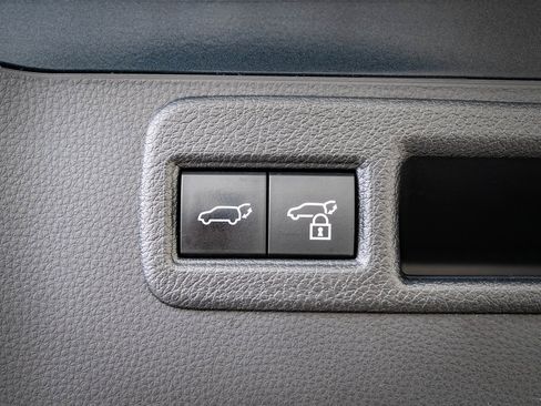 Used 2023 Toyota Venza Limited image 20