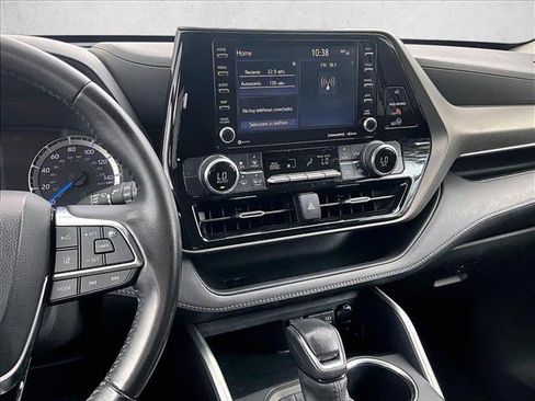 Used 2021 Toyota Highlander LE FWD image 8