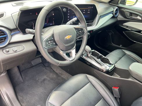 Certified 2024 Chevrolet Trax LT w/ Driver Confidence Package image 4