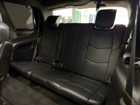 Used 2018 Cadillac Escalade Platinum RWD image 19