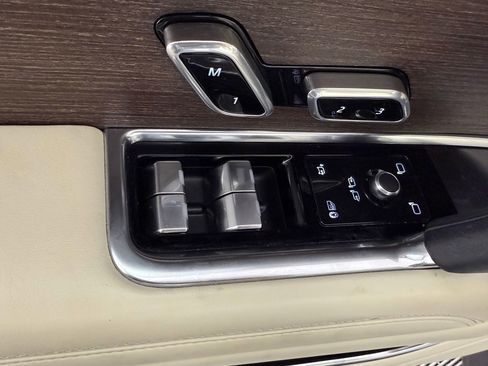 Used 2023 Land Rover Range Rover Long Wheelbase SE image 11