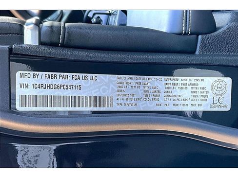 Used 2023 Jeep Grand Cherokee Overland w/ Advanced Protech Group III image 32