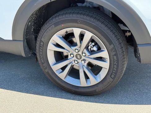Used 2026 Ford Explorer Active w/ Active Comfort Package AWD/4WD image 8