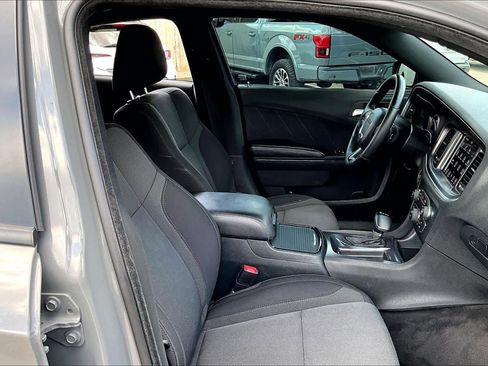 Used 2017 Dodge Charger SXT w/ Blacktop Package image 9