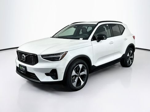 Used 2026 Volvo XC40 B5 Plus AWD/4WD image 3
