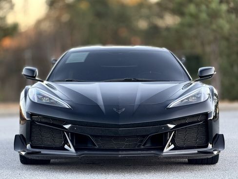 Used 2023 Chevrolet Corvette Z06 w/ Z07 Performance Package image 2