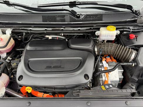 Certified 2024 Chrysler Pacifica Select image 23