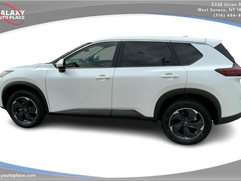 Used 2025 Nissan Rogue SV AWD/4WD image 8