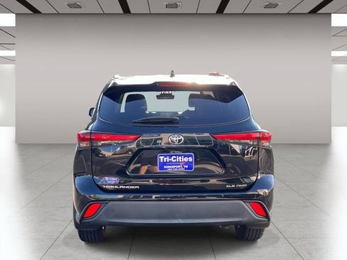 Used 2021 Toyota Highlander XLE AWD/4WD image 4