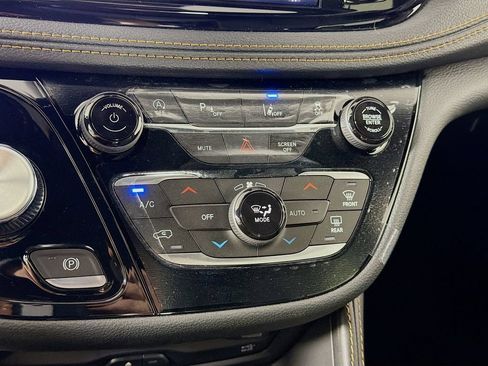 New 2027 Chrysler Pacifica Pinnacle w/ Theater Group AWD/4WD image 16