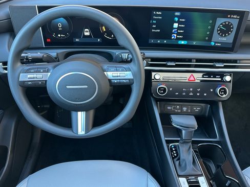 Certified 2025 Hyundai Santa Cruz SEL image 16