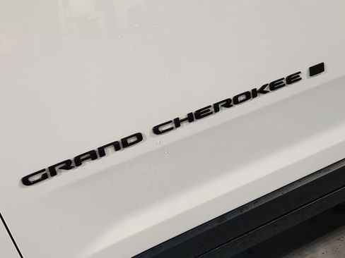 Used 2023 Jeep Grand Cherokee Altitude AWD/4WD image 31