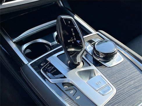 Used 2019 BMW 750i w/ Executive Package image 19