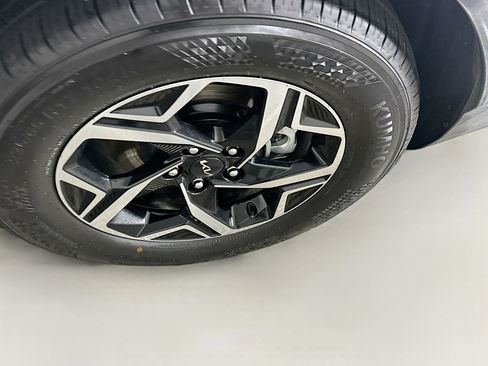 Used 2025 Kia Sportage LX image 11