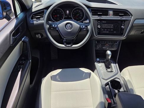 Certified 2020 Volkswagen Tiguan SE FWD image 12