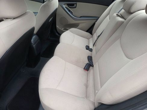 Used 2016 Hyundai Elantra SE image 11