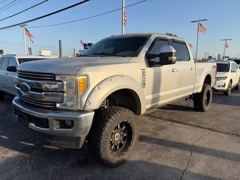 Used 2017 Ford F250 Lariat w/ Lariat Ultimate Package AWD/4WD image 2