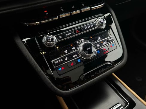 Used 2021 Lincoln Corsair Reserve image 18