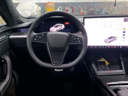 Used 2025 Tesla Model S Plaid image 8