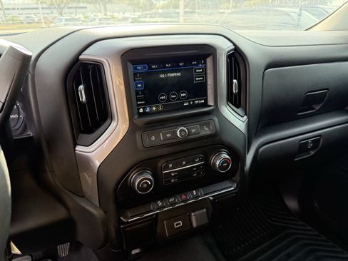 Used 2019 Chevrolet Silverado 1500 Custom Trail Boss w/ Custom Convenience Package image 18
