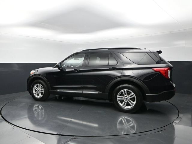 Used 2020 Ford Explorer XLT w/ Comfort Package AWD/4WD image 2