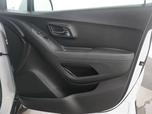 Used 2015 Chevrolet Trax LS image 11