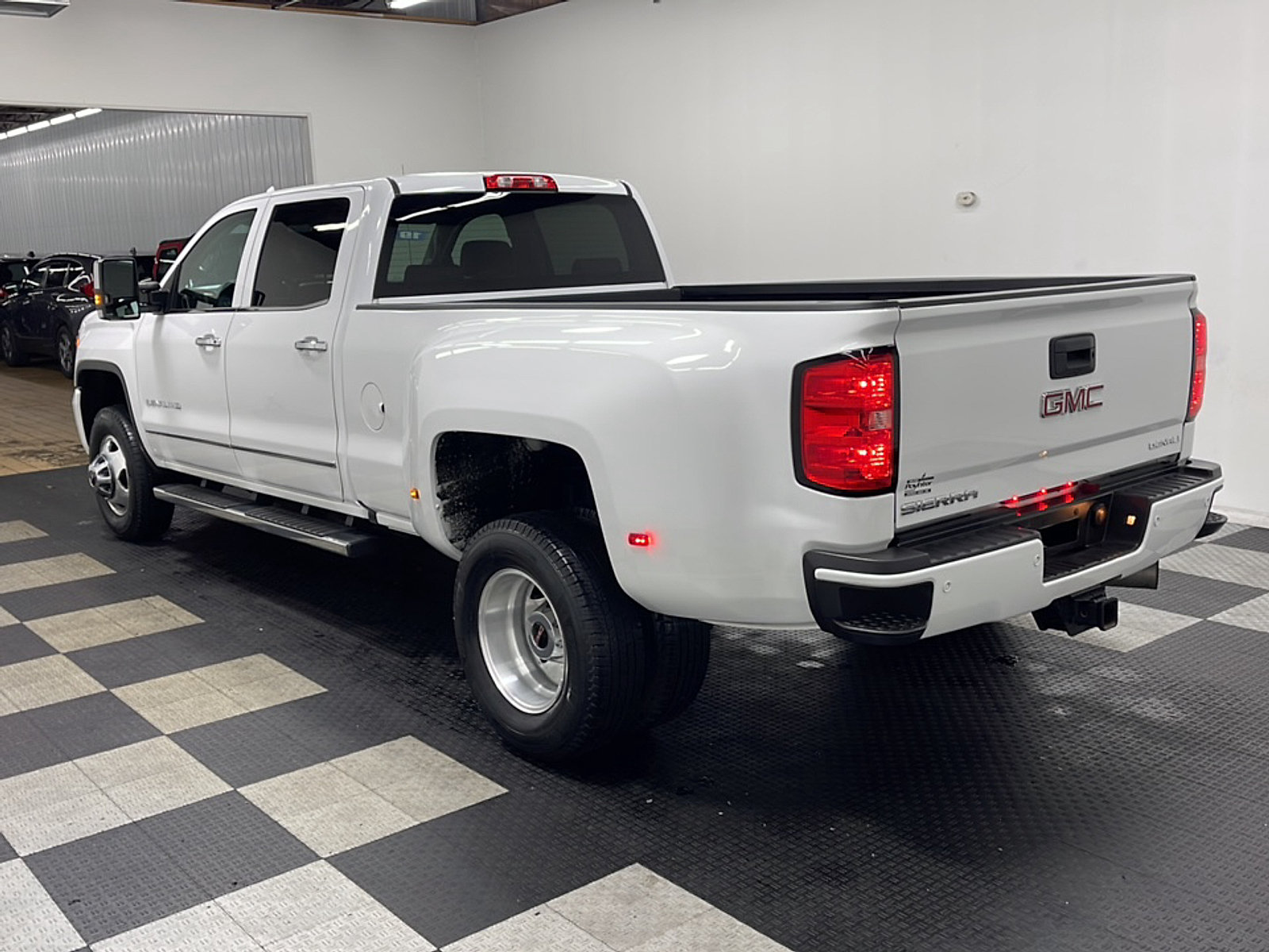 Used 2019 GMC Sierra 3500 Denali w/ Duramax Plus Package AWD/4WD image 15