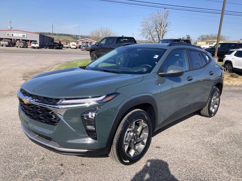 New 2026 Chevrolet Trax LT w/ Driver Confidence Package FWD image 8