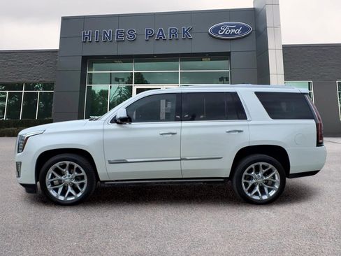 Used 2018 Cadillac Escalade Premium Luxury AWD/4WD image 4