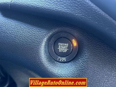 Used 2019 Jeep Cherokee Latitude Plus AWD/4WD image 27