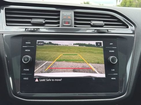Certified 2024 Volkswagen Tiguan SE R-Line AWD/4WD image 14