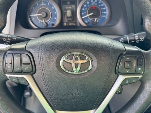 Used 2020 Toyota Sienna LE image 24