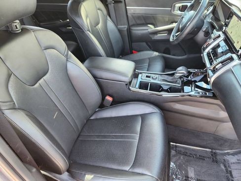 Certified 2023 Kia Sorento SX AWD/4WD image 23