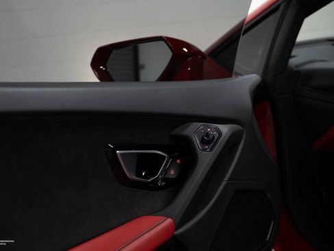 Used 2023 Lamborghini Huracan EVO image 24
