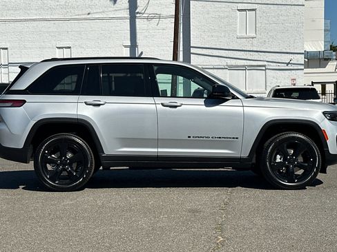 New 2025 Jeep Grand Cherokee Limited w/ Black Appearance Package image 2