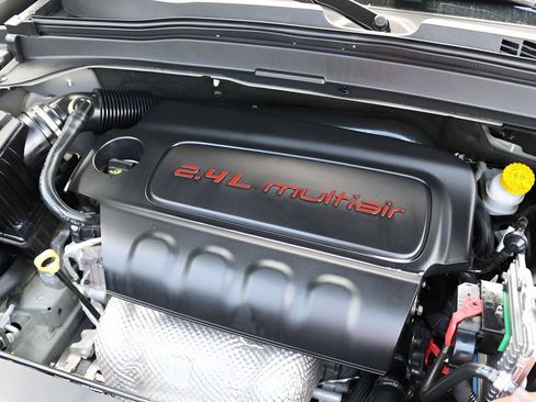 Used 2021 Jeep Renegade Latitude FWD image 9