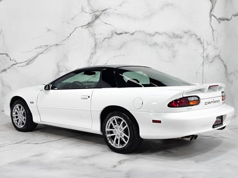 Used 2000 Chevrolet Camaro Z28 w/ SS Performance/Appearance Pkg image 10