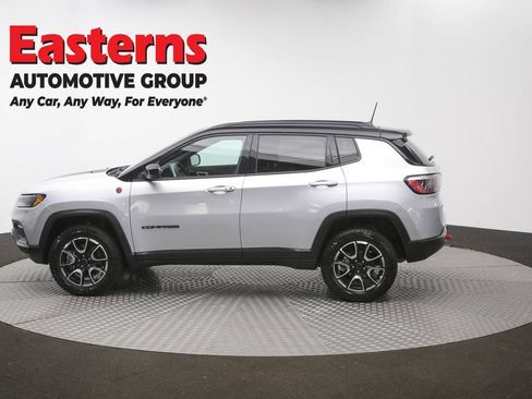 Used 2025 Jeep Compass Trailhawk w/ Trailer Tow Group AWD/4WD image 59