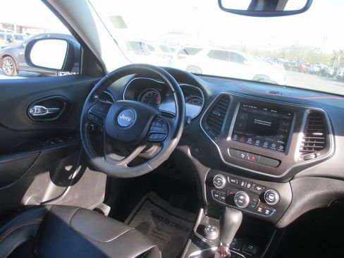 Used 2020 Jeep Cherokee Trailhawk w/ Cold Weather Group image 20